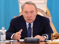 Остро нуждающиеся многодетные должны получать помощь с 1 апреля — Назарбаев