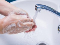Какой водой нужно мыть руки – горячей или холодной?