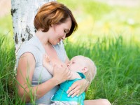 Особенности грудного вскармливания летом