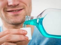 Чем опасен ополаскиватель для рта