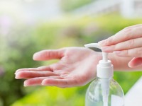Стоит ли тратить деньги на антибактериальные гели для рук