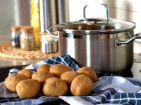 Почему вредно дышать над картошкой