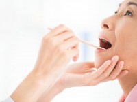 8 безобидных и опасных причин кома в горле