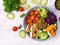 Салат с цветами и капустный суп: так ли полезны и эффективны популярные диеты