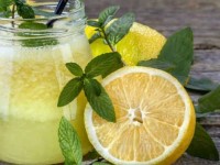 Вода с лимоном — это просто вода с лимоном