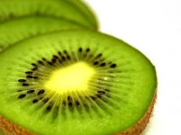 Почему киви стоит есть с кожурой