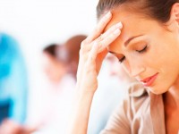 Почему болит голова по утрам: 5 распространённых причин