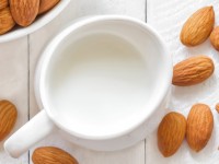 Что пить вместо коровьего молока и зачем это нужно спортсменам