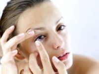 Вредно ли спать в контактных линзах