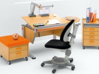 Как подобрать стол для первоклассника