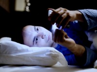 Как использовать смартфон перед сном без вреда для здоровья