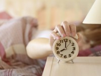 Почему кнопка «Отложить» превращает нас в зомби