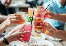 Медики назвали основные признаки алкогольной зависимости у человека